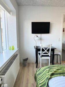 tv i værelse 1
